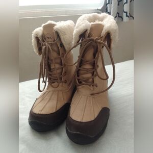 Woman's winter boots   beige brown   size 8  North